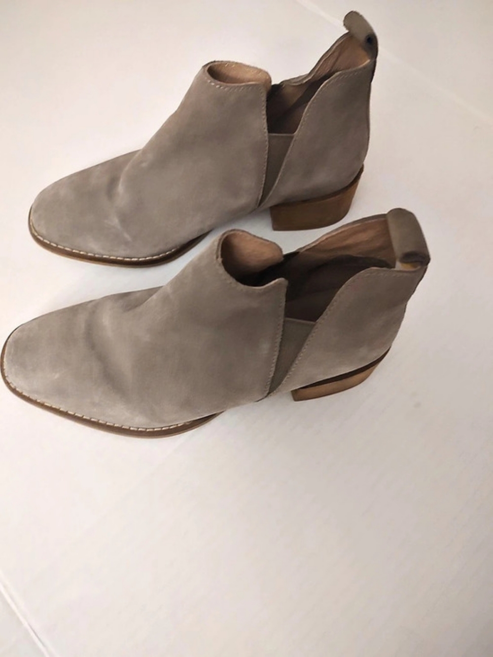 Seychelles "Offsstage" Chelsea Booties